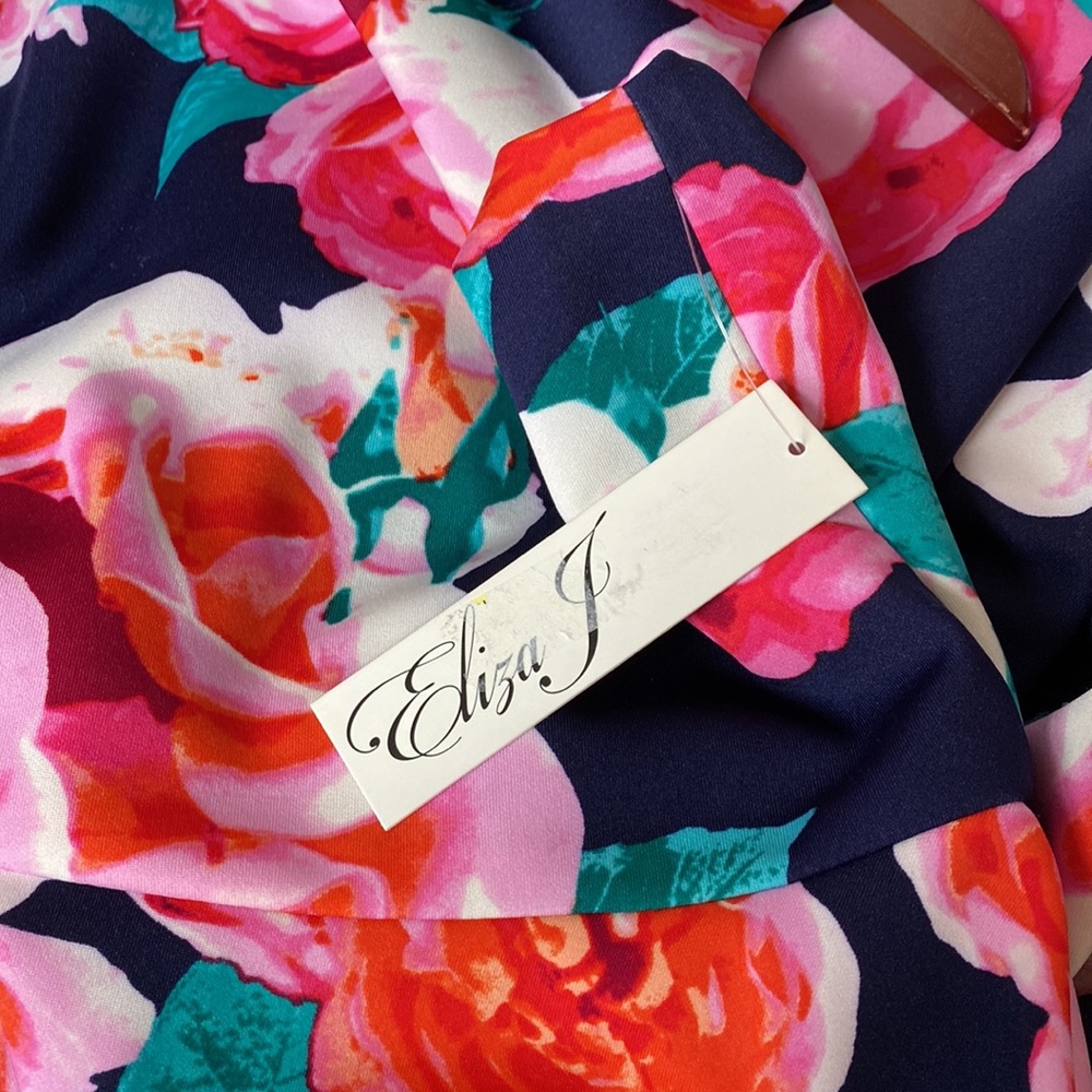 Brand new, Eliza J, navy floral, knee length dress, size 6 - Picture 4 of 4